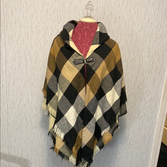 Women's Sonoma  Goods  For Life  Buffalo Plaid Print Toggle Poncho Fits XL NEW - Picture 1 of 9